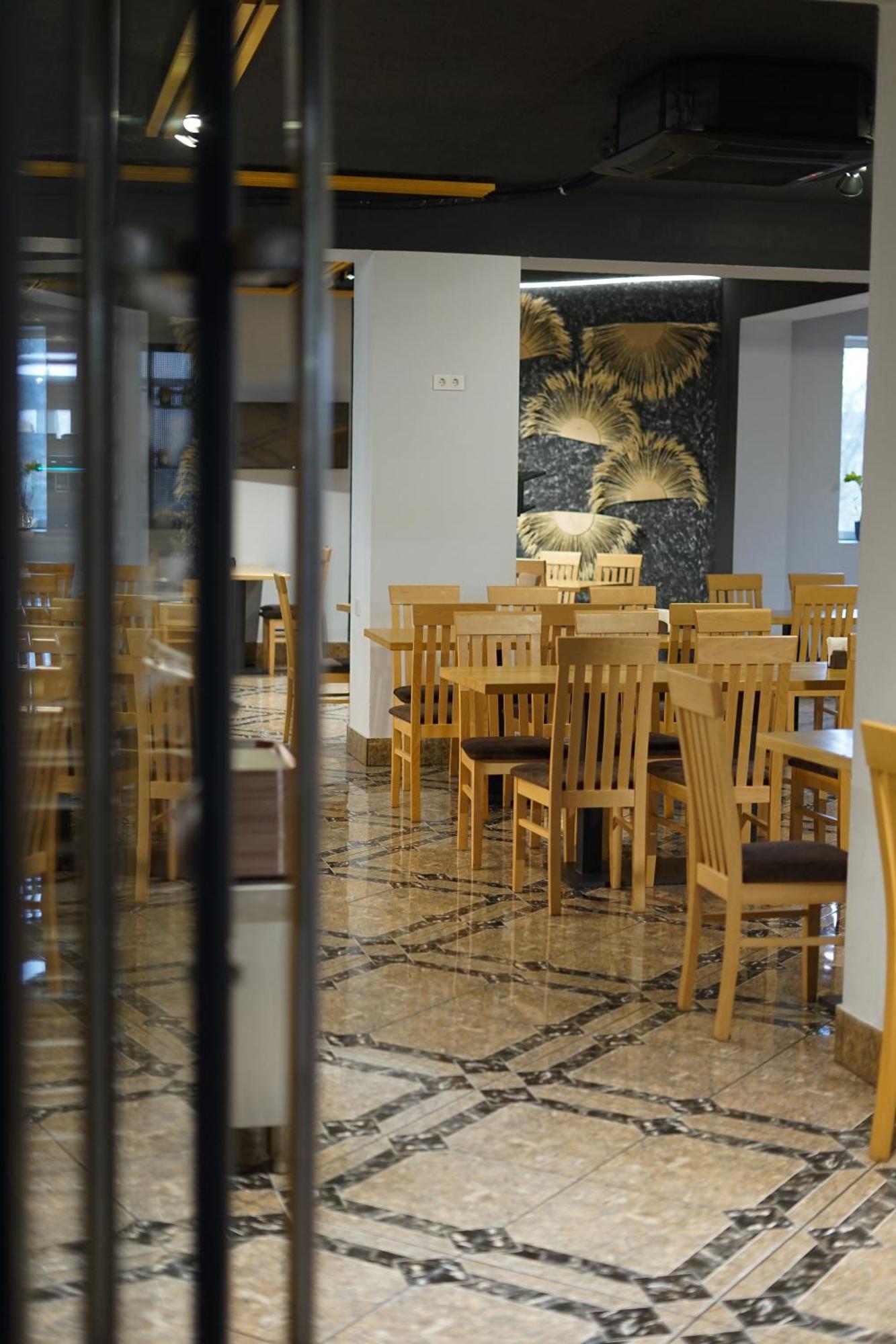 Like Hotel Kolomyia Extérieur photo